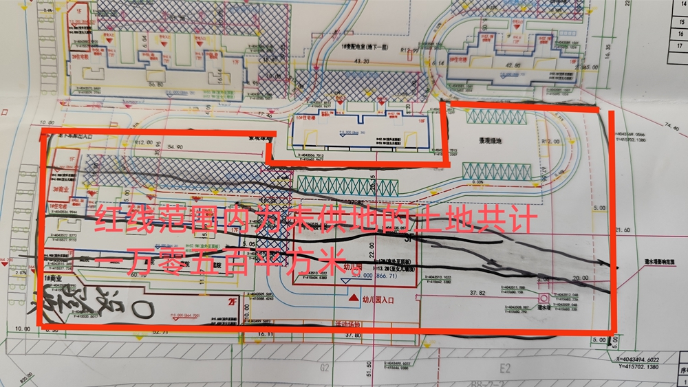 京珠万浩公司中标后自然资源局未供地的红线图，图内涉及未修建地下车库及幼儿园等小区配套设施.jpg