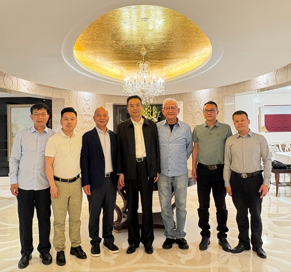 <strong>春晖映京华 同心话归程——张宗真在北京接见共工新闻社代表团</strong>